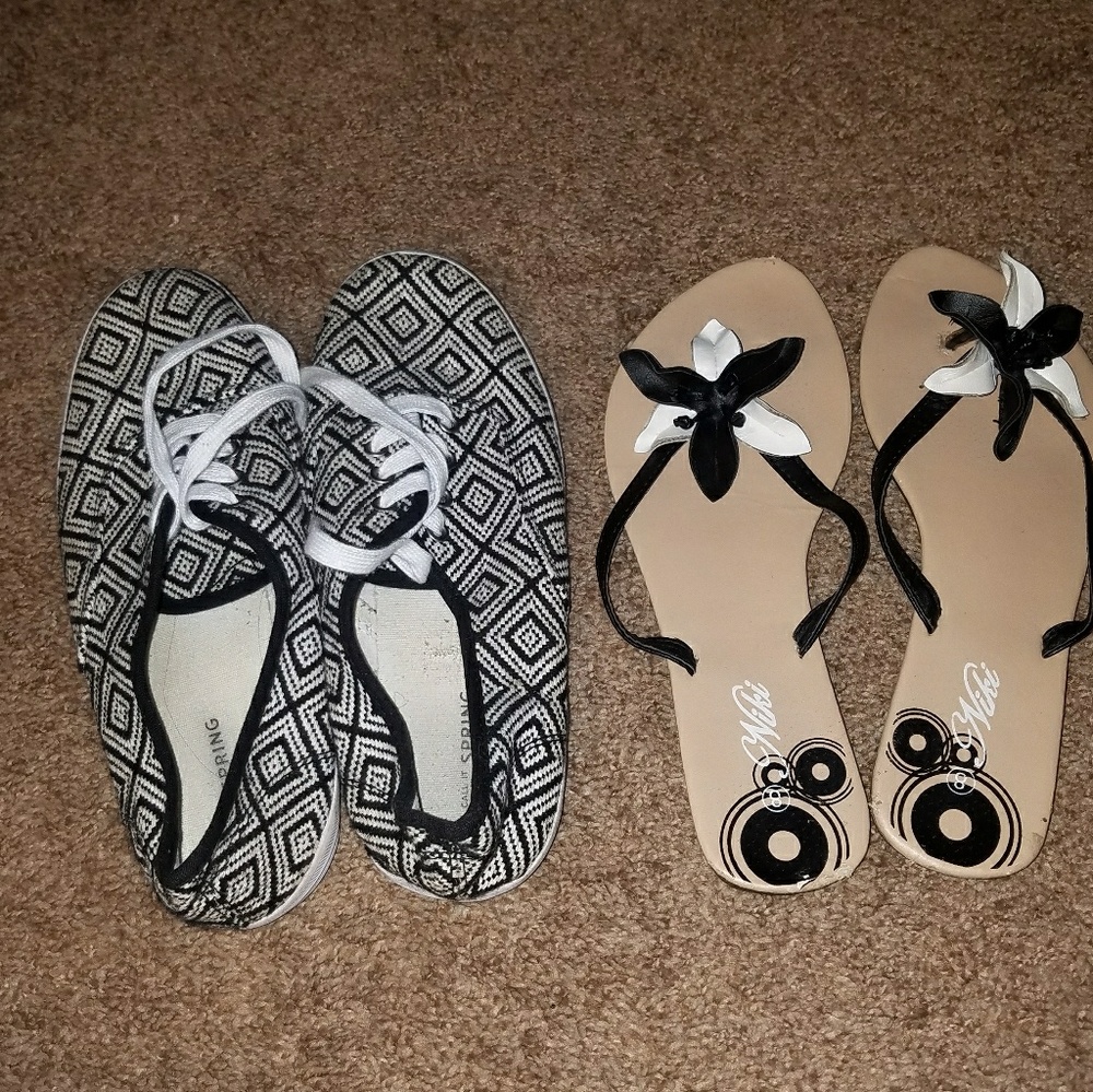 Shoes/ flip flops